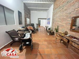 Casa Campestre en Venta en el Barrio 11 de Noviembre, Los Patios: 3 Habitaciones, Apartaestudio y Amplio Solar