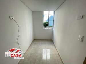 Precioso apartamento en el conjunto cerrado brisas, barrio prados del este, frente a jardín plaza.