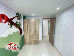 Precioso apartamento en el conjunto cerrado brisas, barrio prados del este, frente a jardín plaza.