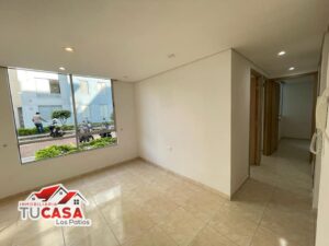 Precioso apartamento en el conjunto cerrado brisas, barrio prados del este, frente a jardín plaza.