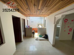 Encantadora Casa en Venta: Barrio Llanitos, 3 Habitaciones y Caja de Honor