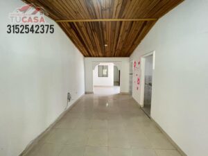 Encantadora Casa en Venta: Barrio Llanitos, 3 Habitaciones y Caja de Honor