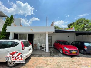 hermosa casa en Conjunto Cerrado en La Sabana, Los Patios. Amplio patio con piscina, habitaciones espaciosas y seguridad garantizada.