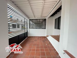 Casa en Tierra Linda, Los Patios: Encantadora propiedad con 4 habitaciones, sala-comedor, cocina, patio amplio y porche para carro. ¡Descubre tu nuevo hogar!