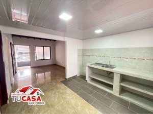 Casa en Tierra Linda, Los Patios: Encantadora propiedad con 4 habitaciones, sala-comedor, cocina, patio amplio y porche para carro. ¡Descubre tu nuevo hogar!