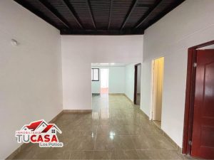 Casa en Tierra Linda, Los Patios: Encantadora propiedad con 4 habitaciones, sala-comedor, cocina, patio amplio y porche para carro. ¡Descubre tu nuevo hogar!