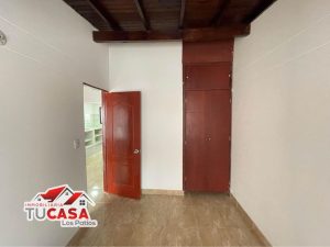 Casa en Tierra Linda, Los Patios: Encantadora propiedad con 4 habitaciones, sala-comedor, cocina, patio amplio y porche para carro. ¡Descubre tu nuevo hogar!