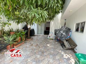 hermosa casa en Conjunto Cerrado en La Sabana, Los Patios. Amplio patio con piscina, habitaciones espaciosas y seguridad garantizada.