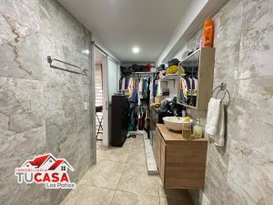 hermosa casa en Conjunto Cerrado en La Sabana, Los Patios. Amplio patio con piscina, habitaciones espaciosas y seguridad garantizada.