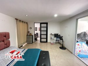 hermosa casa en Conjunto Cerrado en La Sabana, Los Patios. Amplio patio con piscina, habitaciones espaciosas y seguridad garantizada.