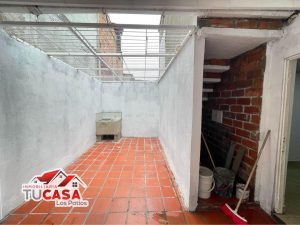 Casa en Tierra Linda, Los Patios: Encantadora propiedad con 4 habitaciones, sala-comedor, cocina, patio amplio y porche para carro. ¡Descubre tu nuevo hogar!