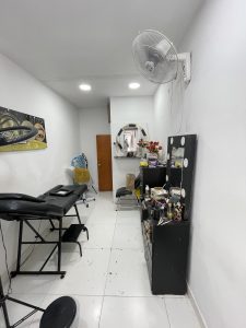 Propiedad Comercial en Venta con Dos Locales y Apartamento en Los Patios