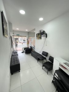 Propiedad Comercial en Venta con Dos Locales y Apartamento en Los Patios