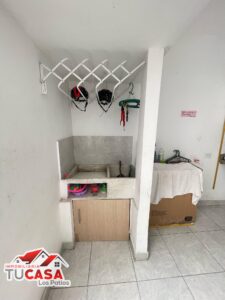 Casa con Locales Comerciales en Venta en Los Patios – Inversión Ideal