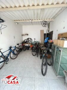 Casa con Locales Comerciales en Venta en Los Patios – Inversión Ideal