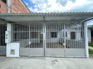 Casa en Venta en Villa del Rosario con Porche y Placa para Ampliar